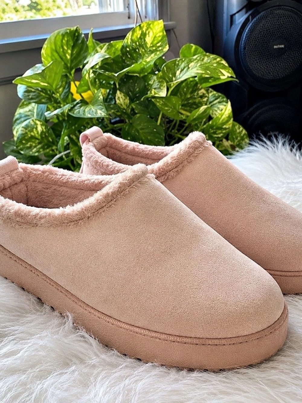 Pink Fuzzy Slides – New & Never Worn 💕